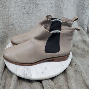 Clarks Shoes Womens Size 8.5 Mushroom Tan Leather Taylor Shine Chelsea Boots